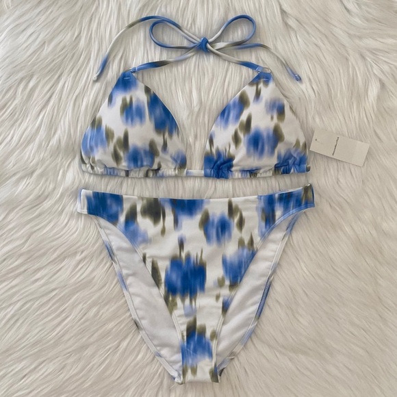 Abercrombie & Fitch Other - triangle mid rise moderate bikini